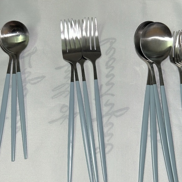 Set of 18 pieces Crofton Light Blue Silverware missing  spoon and butter knife - Picture 3 of 4